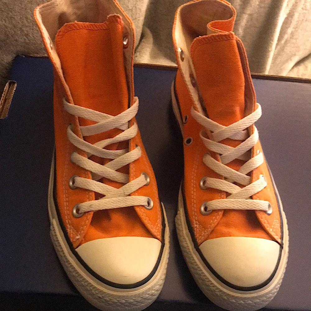 Unisex, well maintained orange high top Converse. Size 5 mens, size 7 womens.